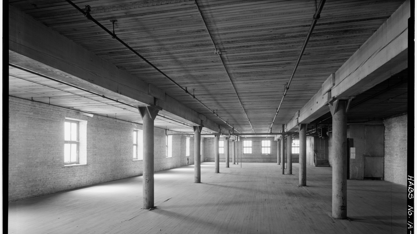 KNTXT Sound Check: An Evening on the Rig in a Ghent Warehouse
