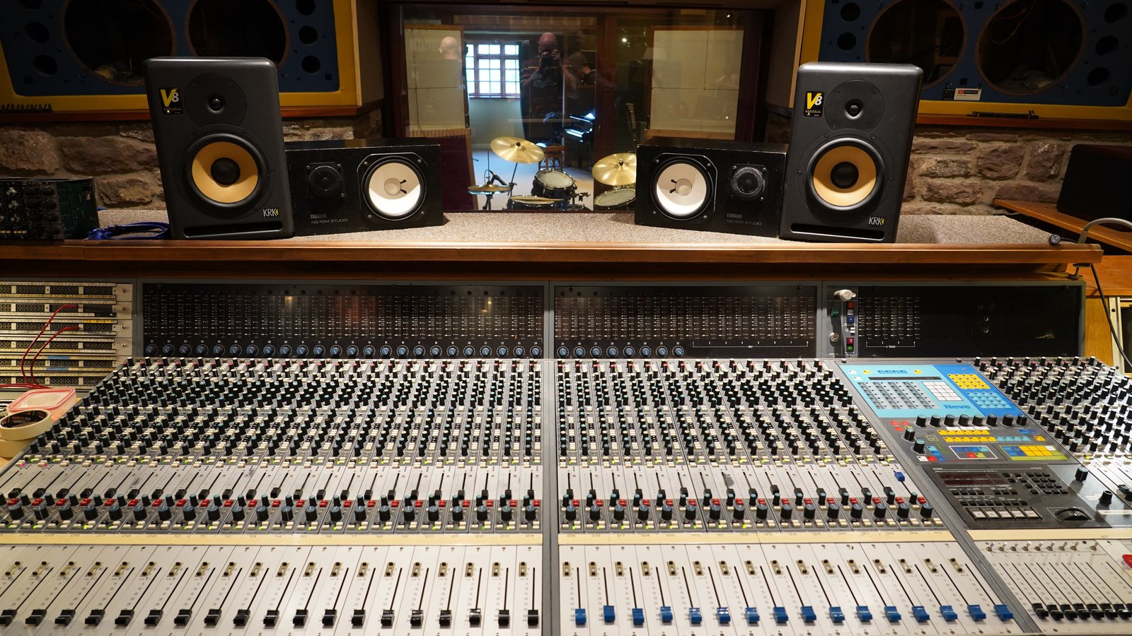 Hook Session: Building a Track From an Empty File in a Paris Studio